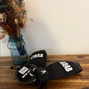 100% Vegan Crab Grab Black Mittens